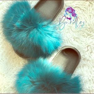 Full foxy fur slides